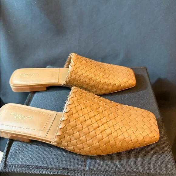 Michael Kors Tan Collection Fowler Runaway Chestnut Size 38 BNIB with dust bag. - Picture 4 of 6